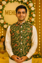 Load image into Gallery viewer, Mens Floral Koti