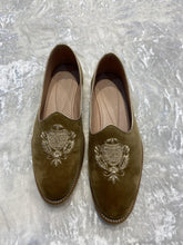 Load image into Gallery viewer, GOLDEN VELVET FABRICATED MENS LOAFER
